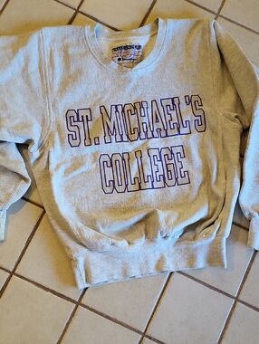 Champion Gray Crewneck Sweatshirt with Purple Lettering. Vintage, Authevtic